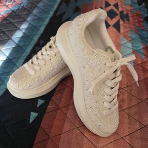 Elegant Cream Women's Sneakers